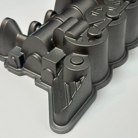 NORDIC WARE Train Locomotive Cake Pan ProCast Bakeware Heavy Aluminum Birthday - Picture 4 of 7